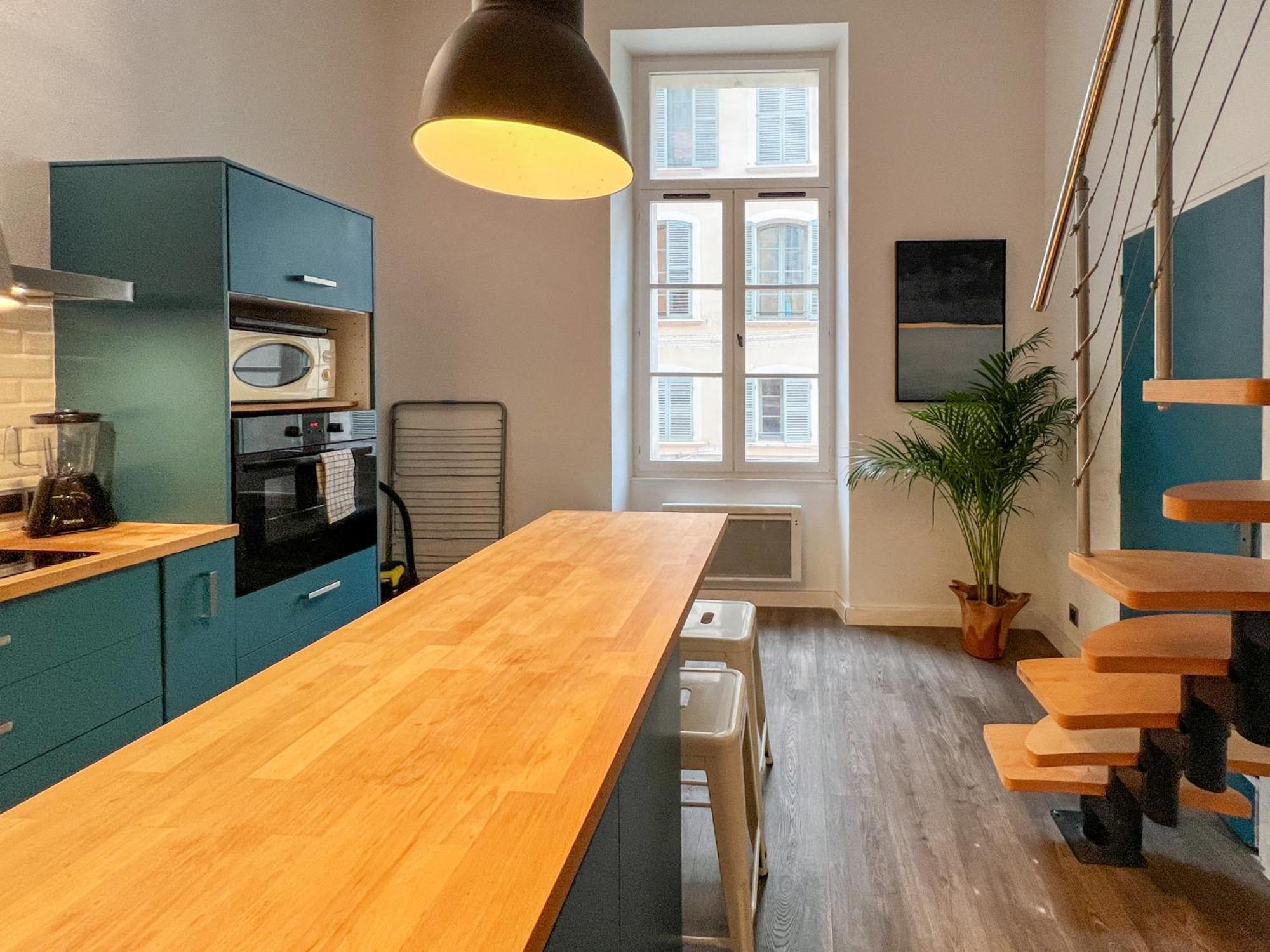 Elegant T3 Central Avec Vue Sur Le Port De Тулон Екстериор снимка